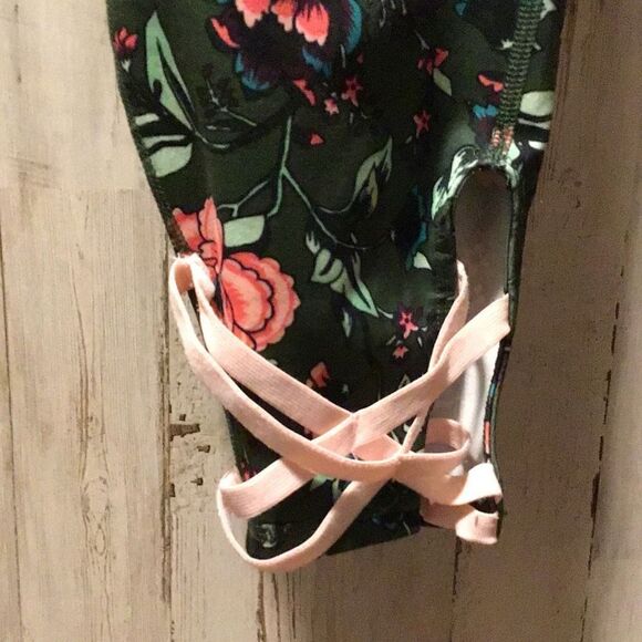 Leggings Old Navy stay dry, active wear size medium Like new  - Picture 3 of 6